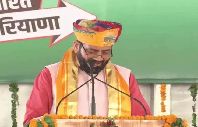 रेवाड़ी में धन्यवाद रैली को संबोधित करते हुए मुख्यमंत्री नायब सिंह सैनी। रेवाड़ी में धन्यवाद रैली को संबोधित करते हुए मुख्यमंत्री नायब सिंह सैनी।