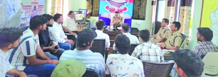 गोष्ठी के दौरान गोष्ठी के दौरान
