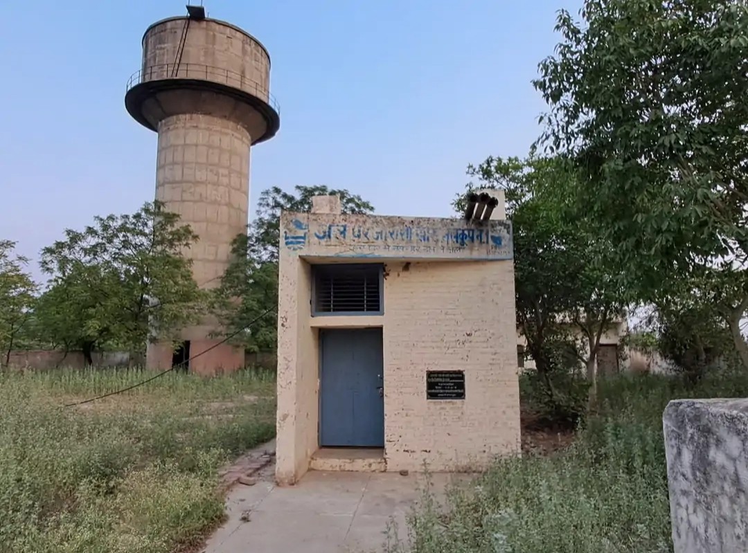पानीपत के गांव जोरासी में खराब पड़ा ट्यूबवेल पानीपत के गांव जोरासी में खराब पड़ा ट्यूबवेल