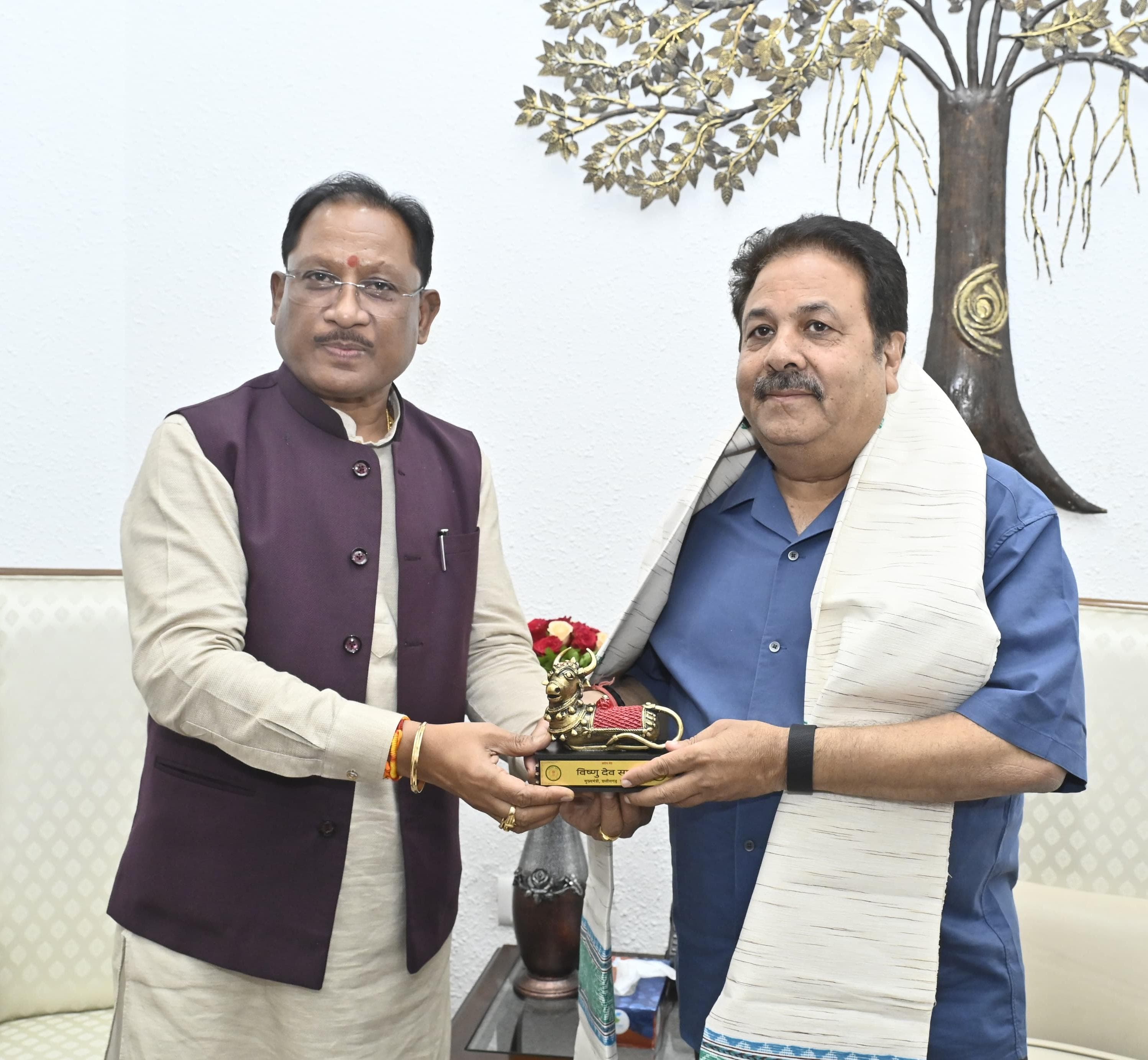 मुख्यमंत्री साय से बीसीसीआई उपाध्यक्ष राजीव शुक्ला मुलाकात करते हुए मुख्यमंत्री साय से बीसीसीआई उपाध्यक्ष राजीव शुक्ला मुलाकात करते हुए