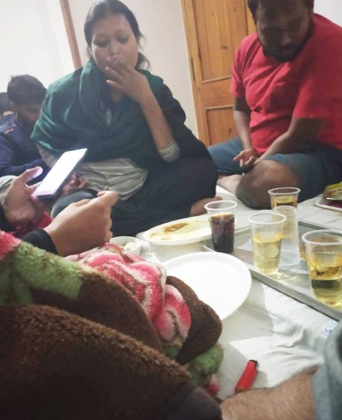 बलात्कार के आरोपित के साथ 'शराब पार्टी', विवादों में घिरी दक्षिण 24 परगना की सीपीएम नेता बलात्कार के आरोपित के साथ 'शराब पार्टी', विवादों में घिरी दक्षिण 24 परगना की सीपीएम नेता