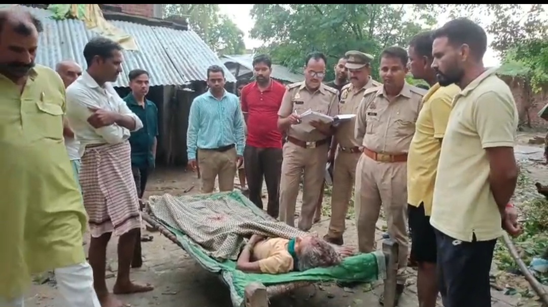 मौके पर पहुंची पुलिस कार्यवाही करती हुई मौके पर पहुंची पुलिस कार्यवाही करती हुई