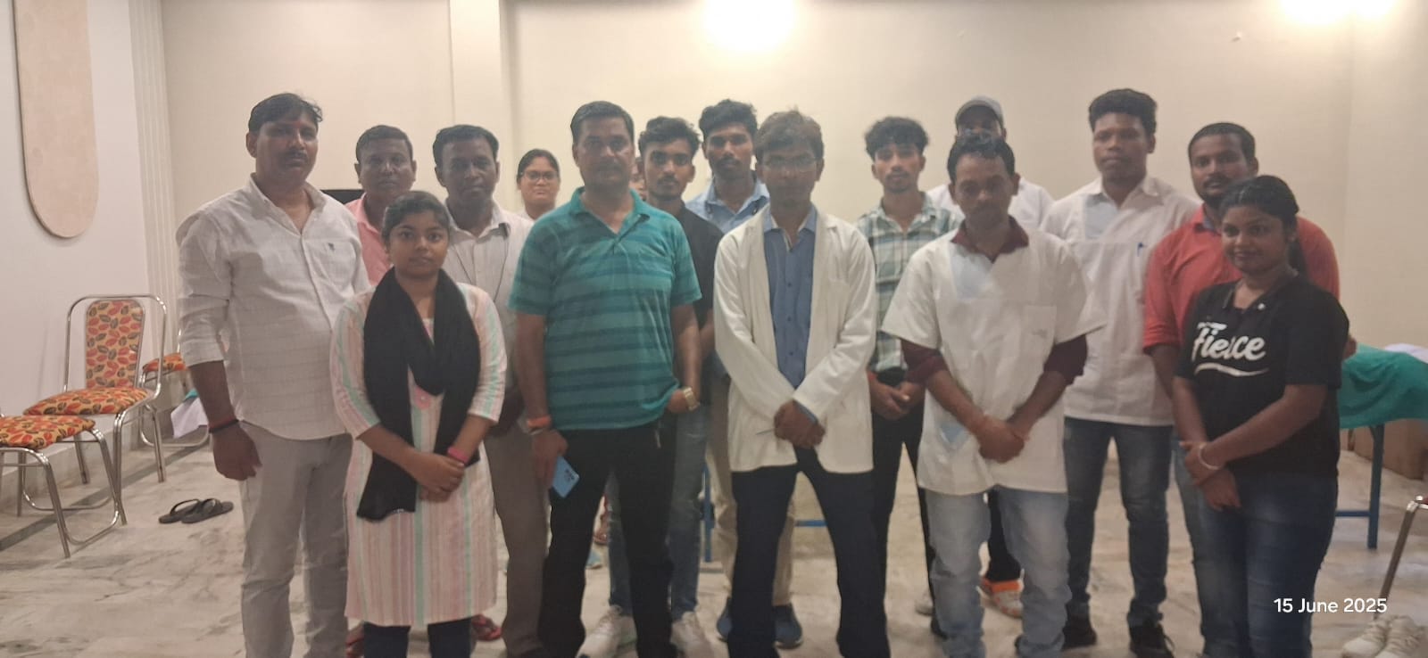 चिकित्सा शिविर में मौजूद लोग चिकित्सा शिविर में मौजूद लोग