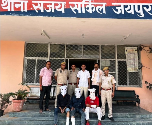 हत्या की सुपारी लेकर हमला करने वाली गैंग के तीन बदमाश गिरफ्तार हत्या की सुपारी लेकर हमला करने वाली गैंग के तीन बदमाश गिरफ्तार