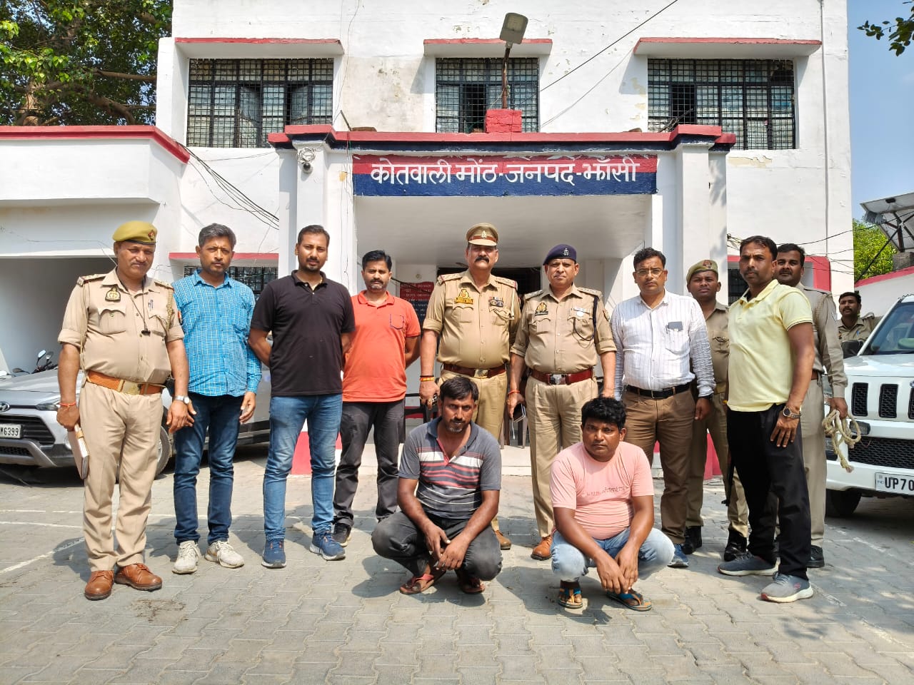 गिरफ्तार गांजा तस्करों का छाया चित्र गिरफ्तार गांजा तस्करों का छाया चित्र