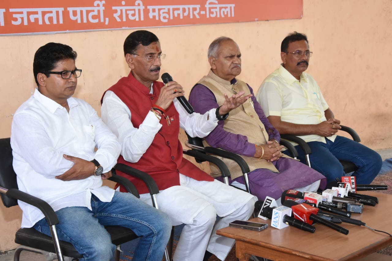 केंद्रीय मंत्री संजय सेठ सहित अन्य