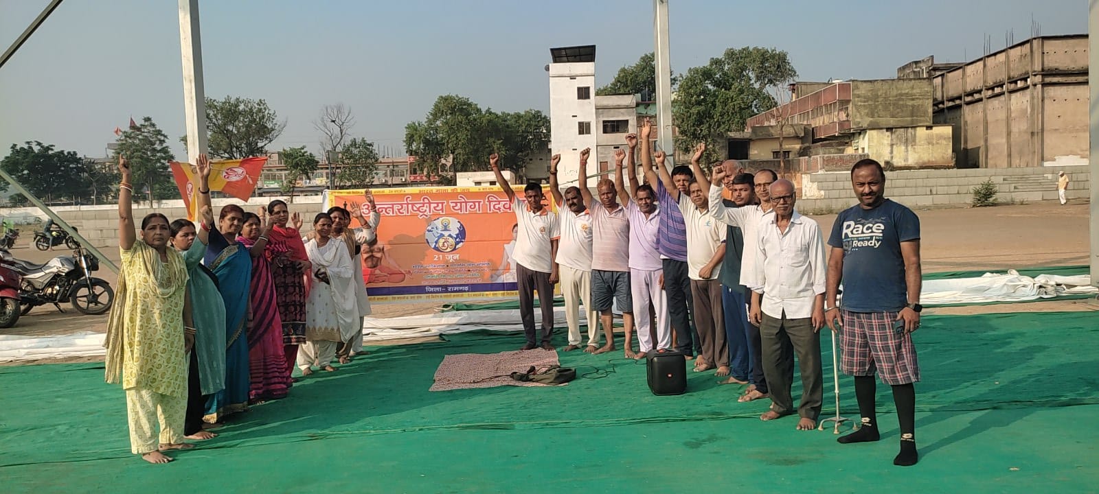 शिविर में शामिल योग शिक्षक शिविर में शामिल योग शिक्षक
