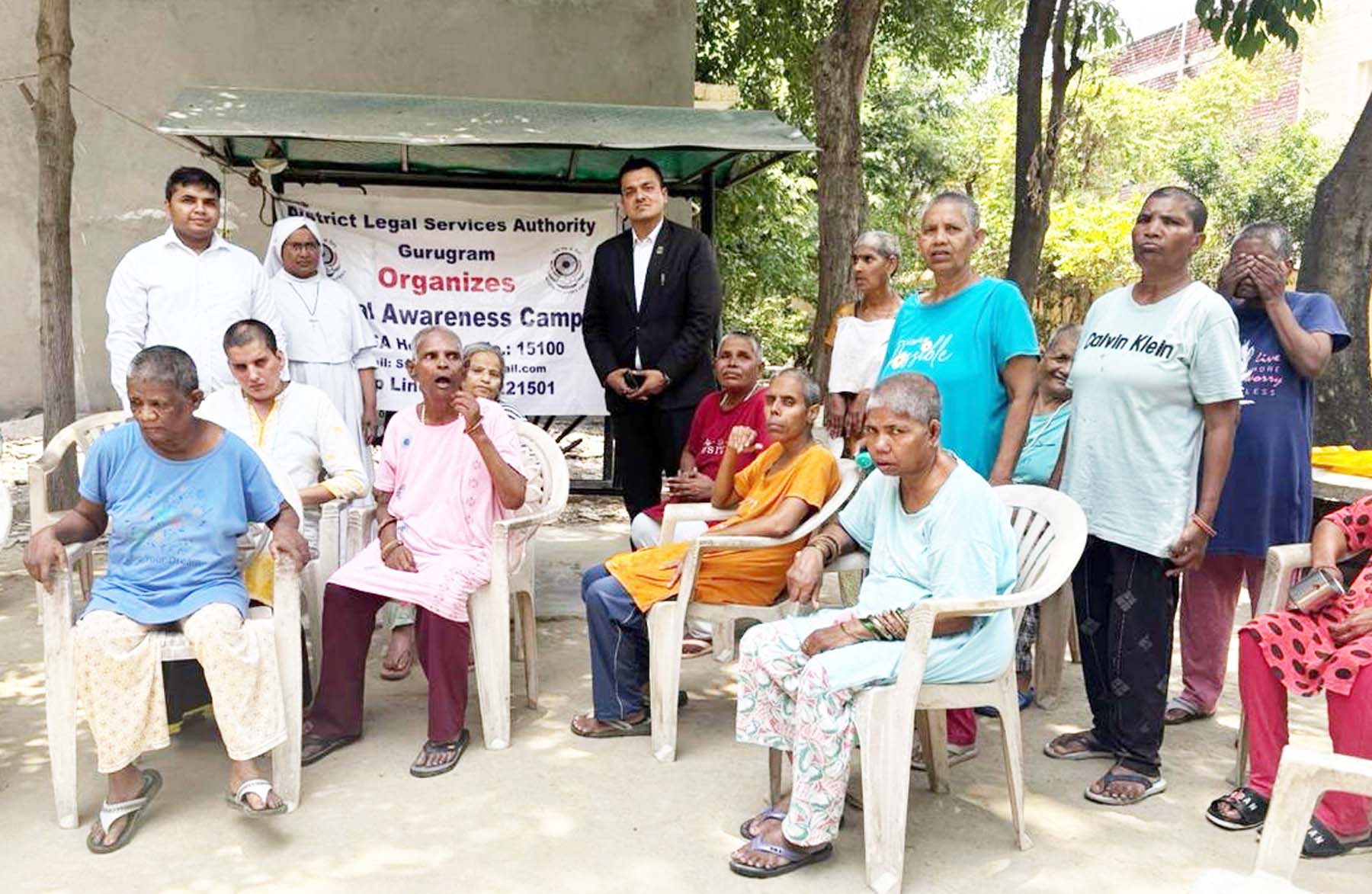 गुरुग्राम में विश्व वृद्धजन दुर्व्यवहार जागरुकता दिवस पर कार्यक्रम में बुजुर्गों के साथ टीम के सदस्य। गुरुग्राम में विश्व वृद्धजन दुर्व्यवहार जागरुकता दिवस पर कार्यक्रम में बुजुर्गों के साथ टीम के सदस्य।