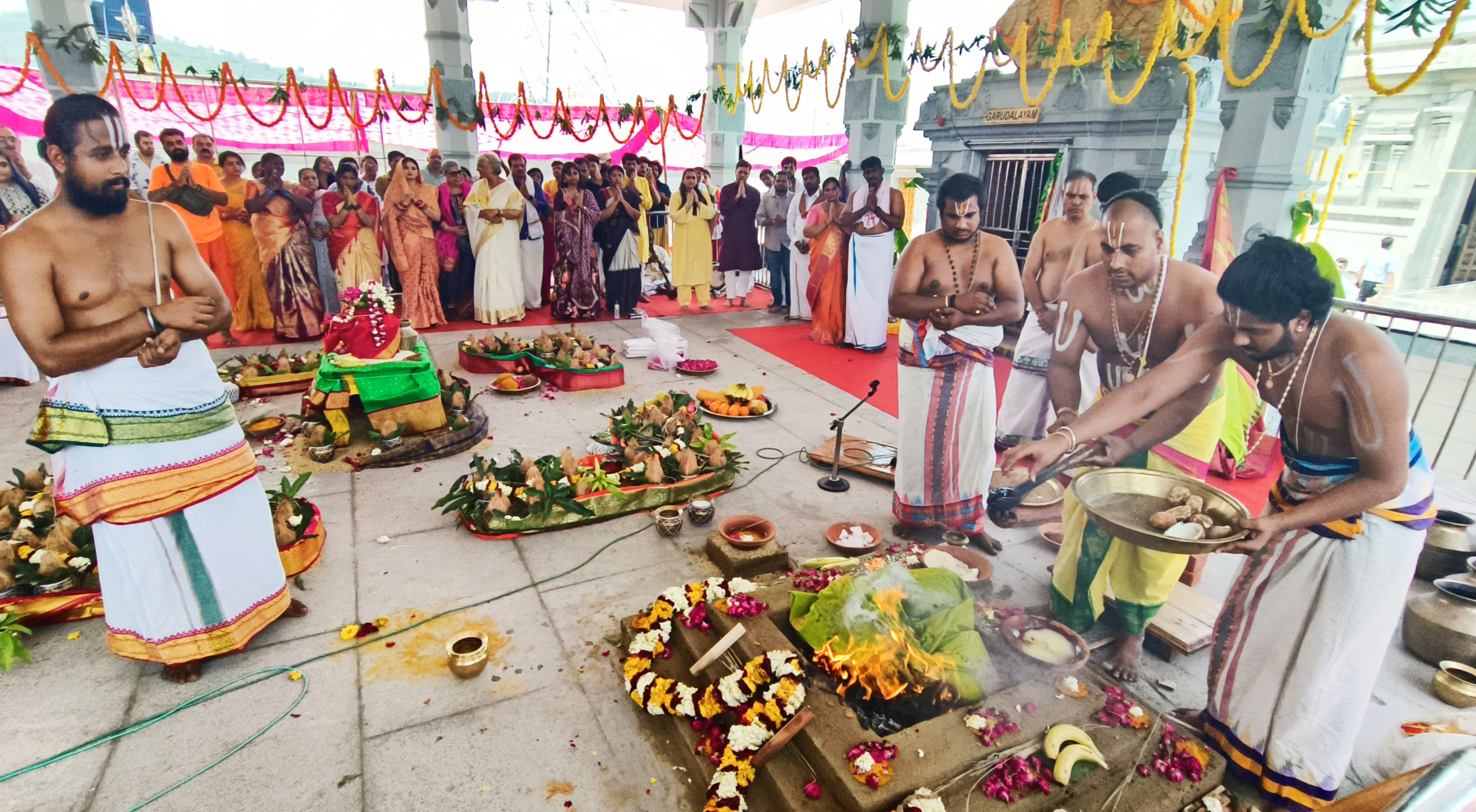 जम्मू के तिरुपति बालाजी मंदिर में द्वितीय वार्षिक उत्सव का भव्य आयोजन जम्मू के तिरुपति बालाजी मंदिर में द्वितीय वार्षिक उत्सव का भव्य आयोजन