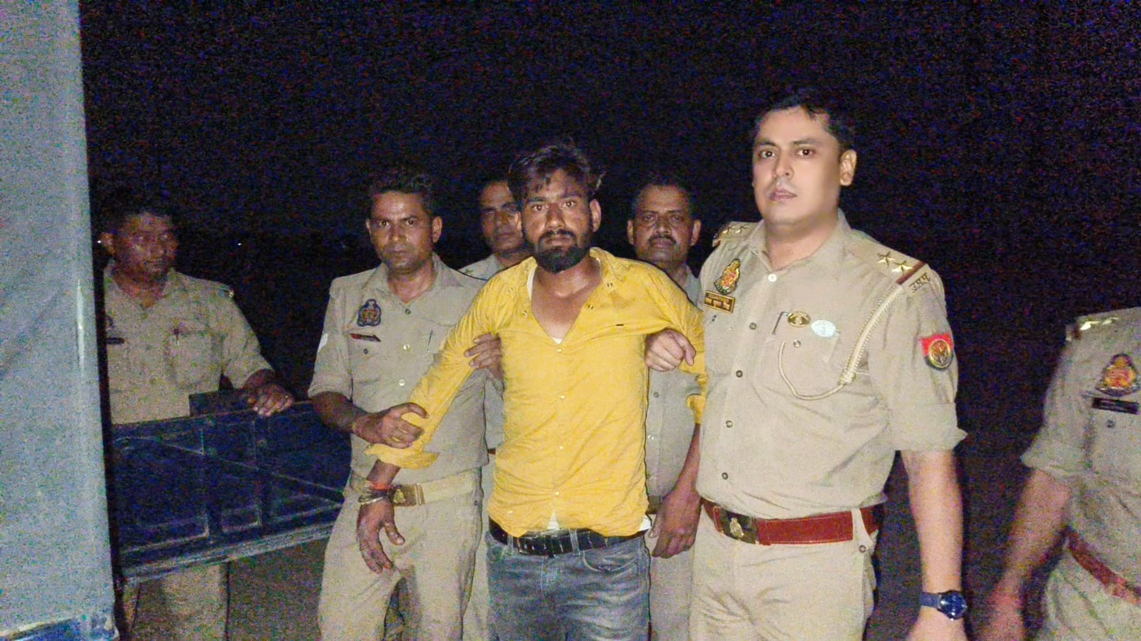 गिरफ्तार अभियुक्त गिरफ्तार अभियुक्त