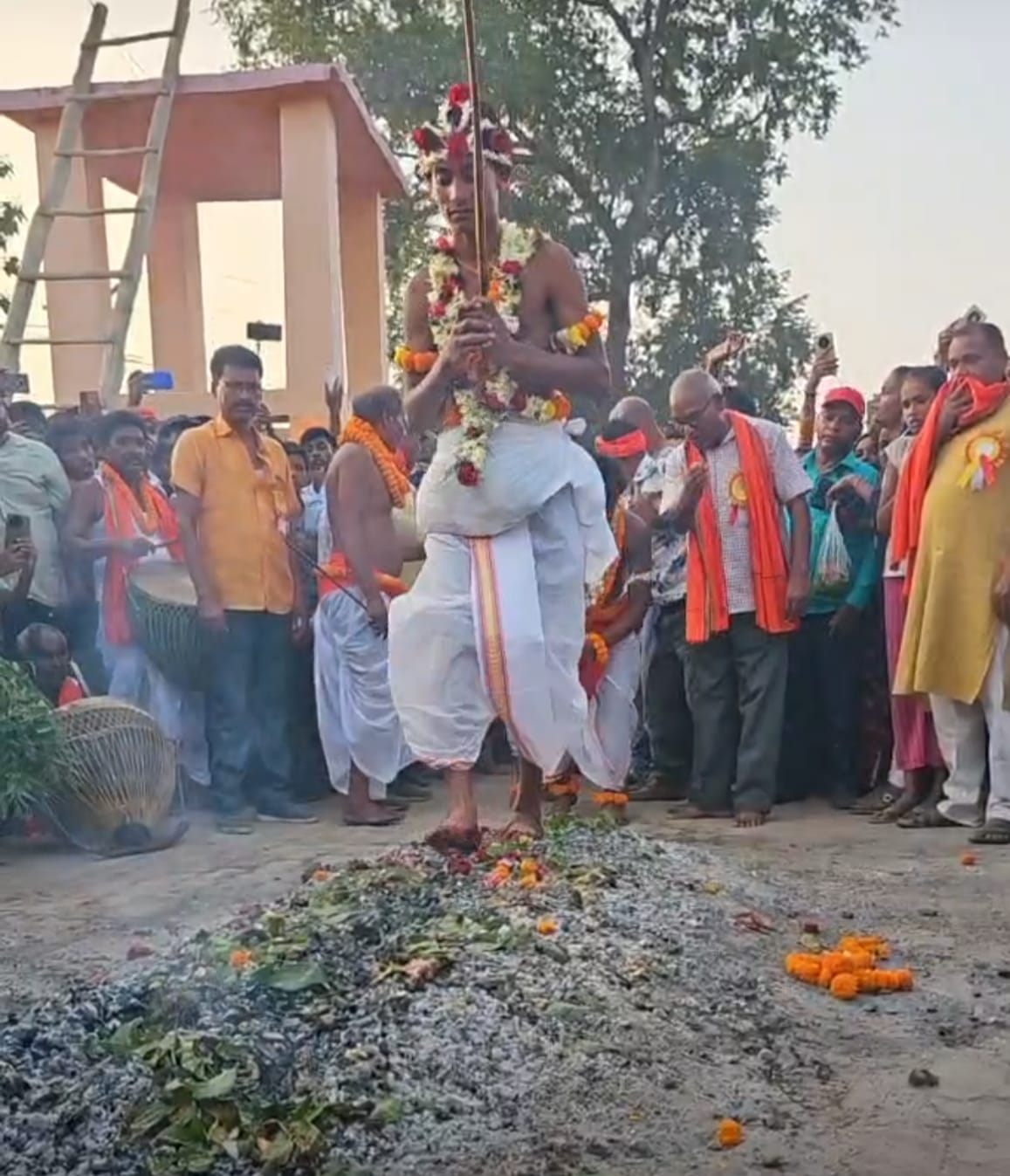 मुंडा पूजा में दिखी श्रद्धालुओं की आस्था मुंडा पूजा में दिखी श्रद्धालुओं की आस्था