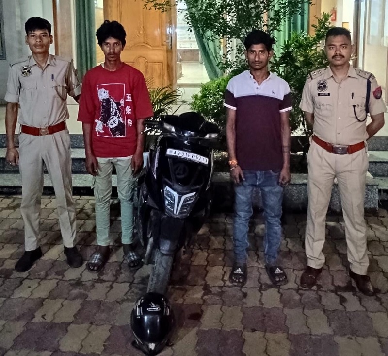 गुवाहाटीः पलटन बाजार थाना क्षेत्र से चोरी की स्कूटी के साथ गिरफ्तार अपराधी गुवाहाटीः पलटन बाजार थाना क्षेत्र से चोरी की स्कूटी के साथ गिरफ्तार अपराधी