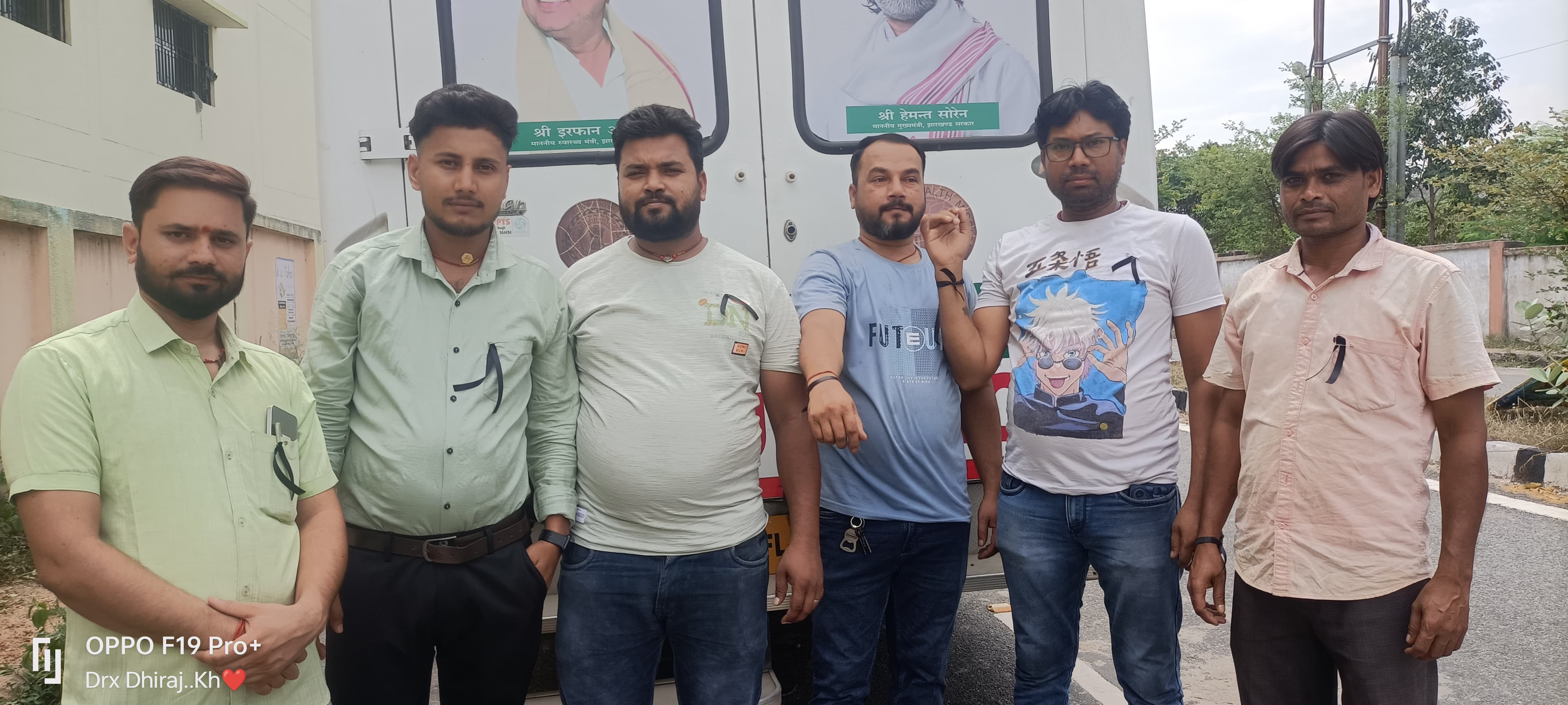 काला बिल्ला लगाकर प्रदर्शन करते कर्मचारी काला बिल्ला लगाकर प्रदर्शन करते कर्मचारी