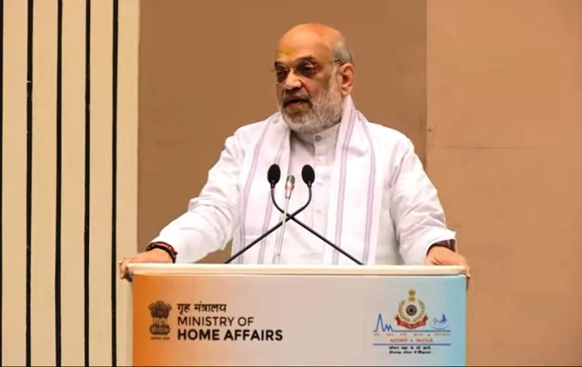 केन्द्रीय गृह मंत्री अमित शाह सोमवार को नई दिल्ली के विज्ञान भवन में राहत आयुक्तों तथा आपदा मोचन बलों के दो दिवसीय वार्षिक सम्मेलन के उद्घाटन सत्र को संबोधित करते हुए केन्द्रीय गृह मंत्री अमित शाह सोमवार को नई दिल्ली के विज्ञान भवन में राहत आयुक्तों तथा आपदा मोचन बलों के दो दिवसीय वार्षिक सम्मेलन के उद्घाटन सत्र को संबोधित करते हुए