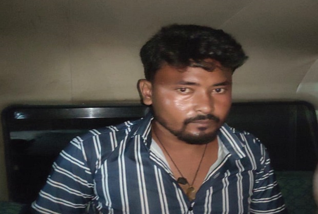 गिरफ्तार युवक गिरफ्तार युवक