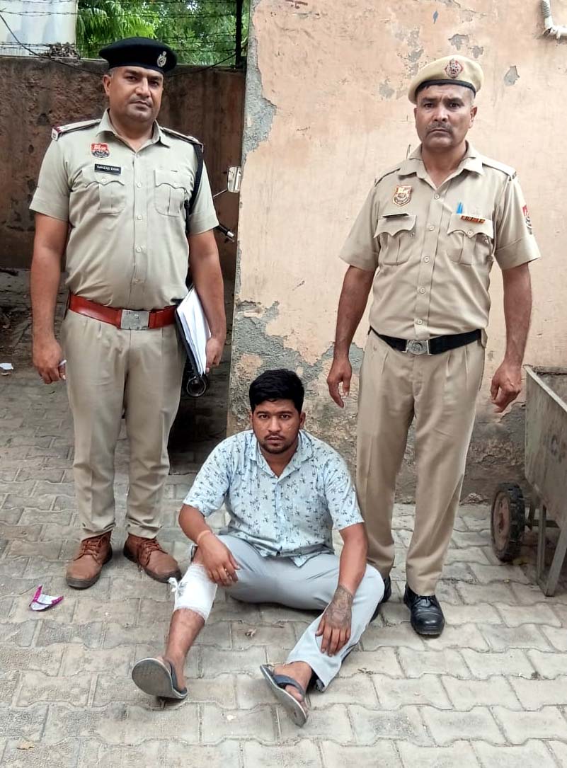 गिरफ्तार किया गया आरोपित गिरफ्तार किया गया आरोपित