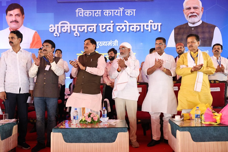 बरेली में विभिन्न विकास कार्यों के लोकार्पण एवं भूमिपूजन कार्यक्रम बरेली में विभिन्न विकास कार्यों के लोकार्पण एवं भूमिपूजन कार्यक्रम
