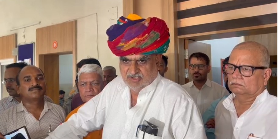 कांग्रेस ने संविधान को सैंकडों बार पैरों तले रोंदा,अब वे सौ—सौ चूहे खाकर बिल्ली हज को चली कहावत को कर रहे है चरितार्थ : मंत्री झाबर सिंह खर्रा कांग्रेस ने संविधान को सैंकडों बार पैरों तले रोंदा,अब वे सौ—सौ चूहे खाकर बिल्ली हज को चली कहावत को कर रहे है चरितार्थ : मंत्री झाबर सिंह खर्रा