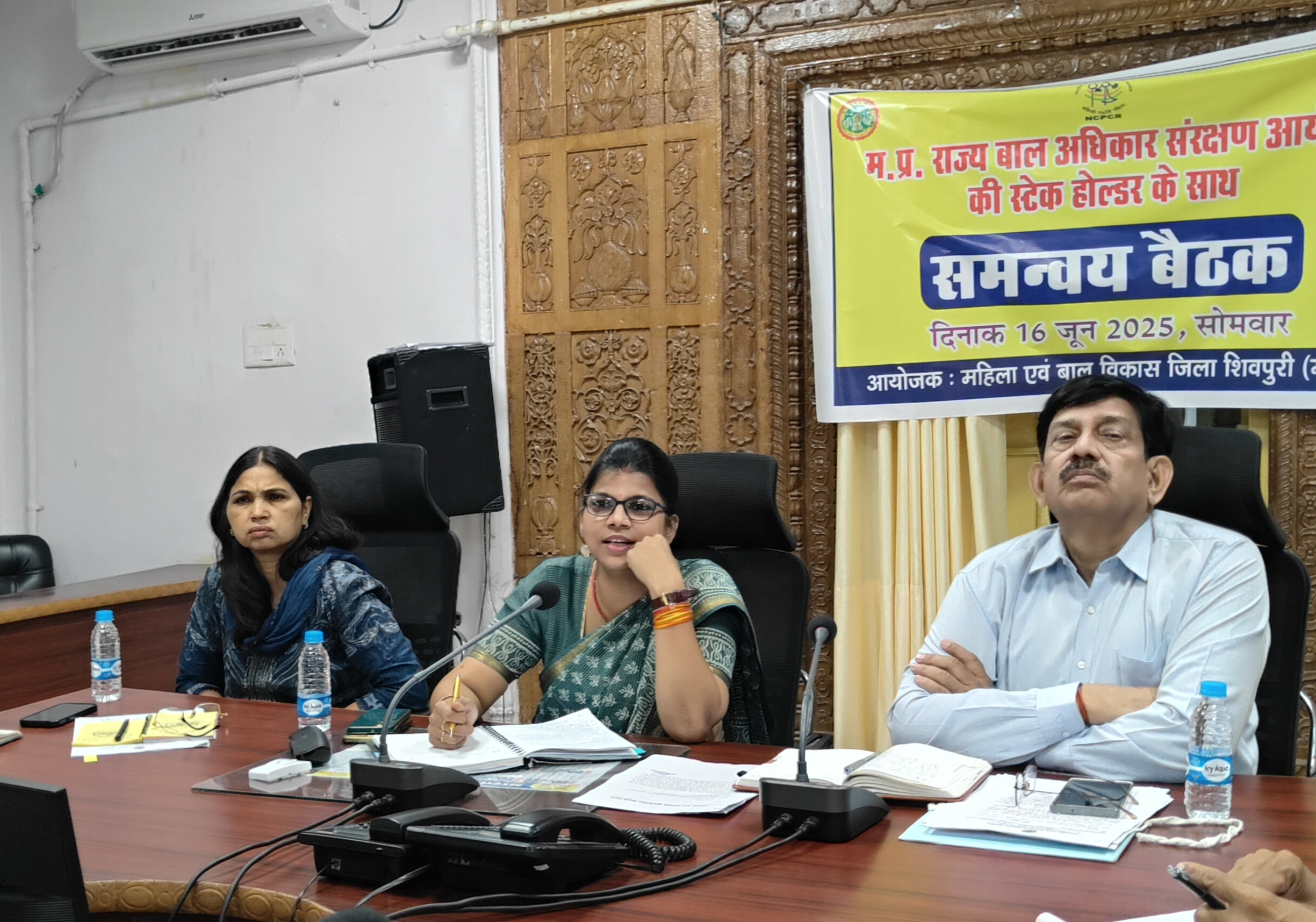 बाल आयोग की सदस्य निवेदिता शर्मा ने शिवपुरी का दौरा किया