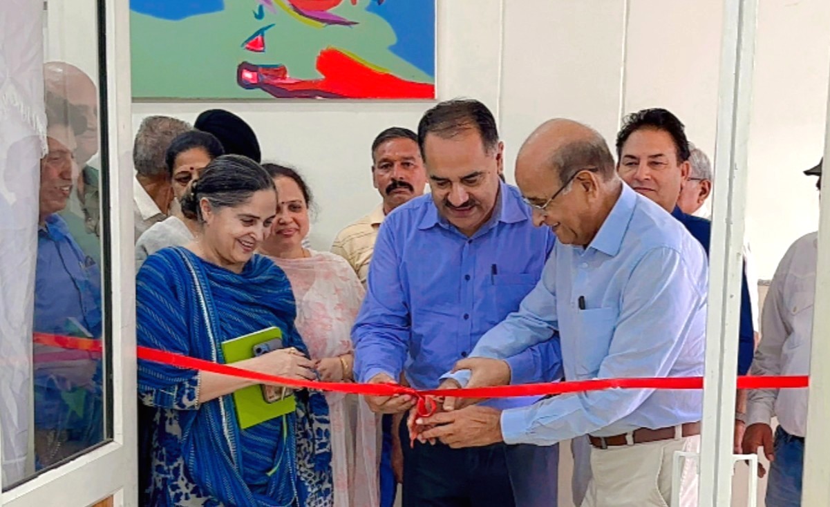 जम्मू में रचनाकारों के लिए नया केंद्र: संस्कृति विभाग ने शुरू की 'राइटर्स रीडिंग कम इंटरएक्शन स्पेस' सुविधा जम्मू में रचनाकारों के लिए नया केंद्र: संस्कृति विभाग ने शुरू की 'राइटर्स रीडिंग कम इंटरएक्शन स्पेस' सुविधा