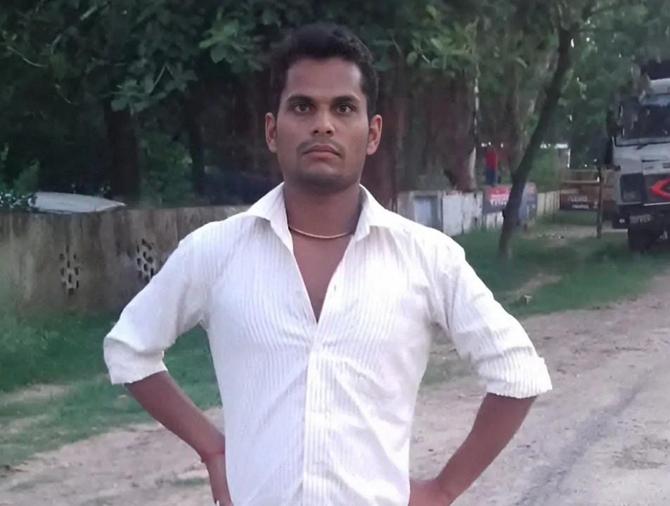 अज्ञात युवक का शव मिलने से सनसनी, जांच में जुटी पुलिस अज्ञात युवक का शव मिलने से सनसनी, जांच में जुटी पुलिस