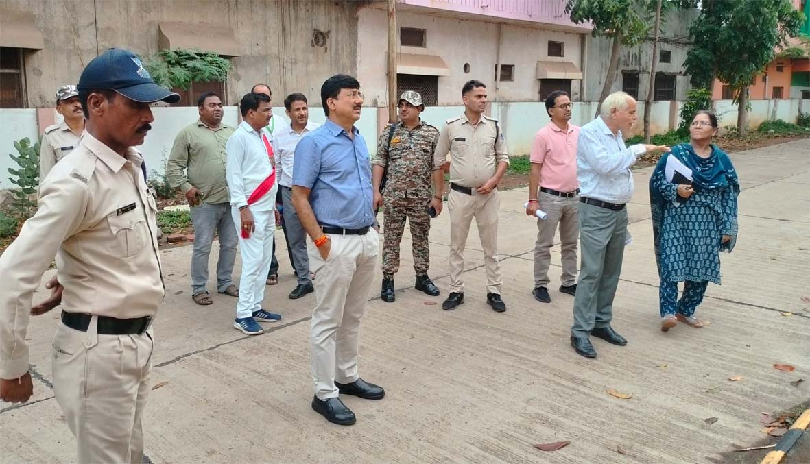 कलेक्ट्रेट में कलेक्ट्रेट में