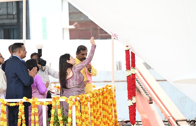 भारतीय तटरक्षक बल के लिए 60 फीसदी स्वदेशी जहाज ‘अचल’ लॉन्च भारतीय तटरक्षक बल के लिए 60 फीसदी स्वदेशी जहाज ‘अचल’ लॉन्च