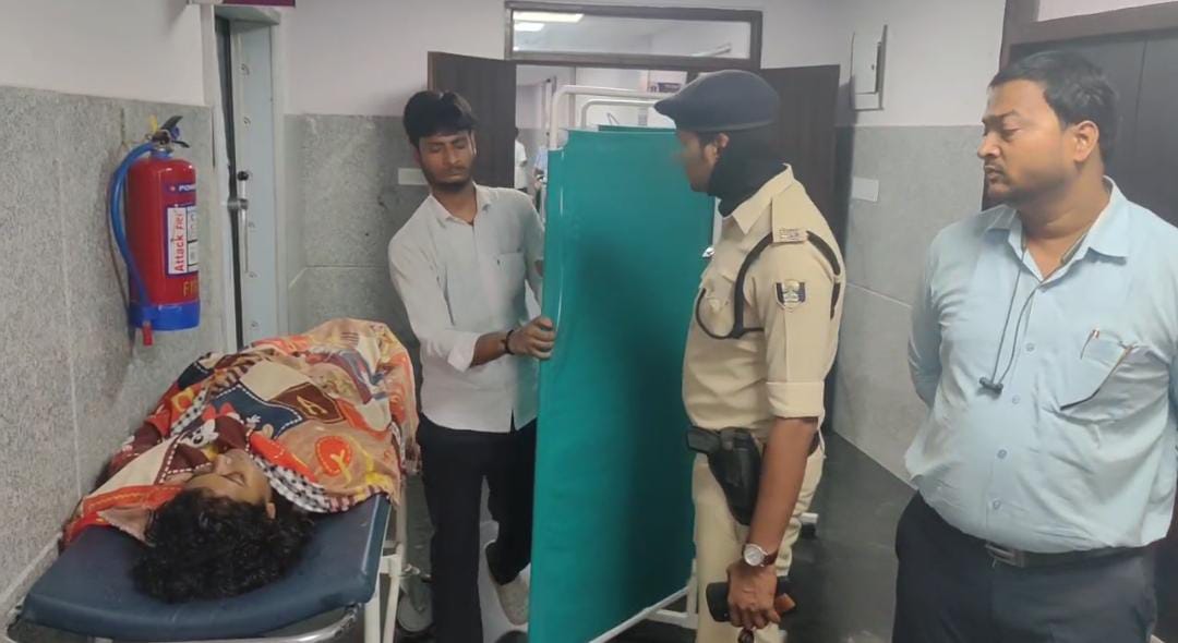मौके पर मौजूद पुलिस मौके पर मौजूद पुलिस
