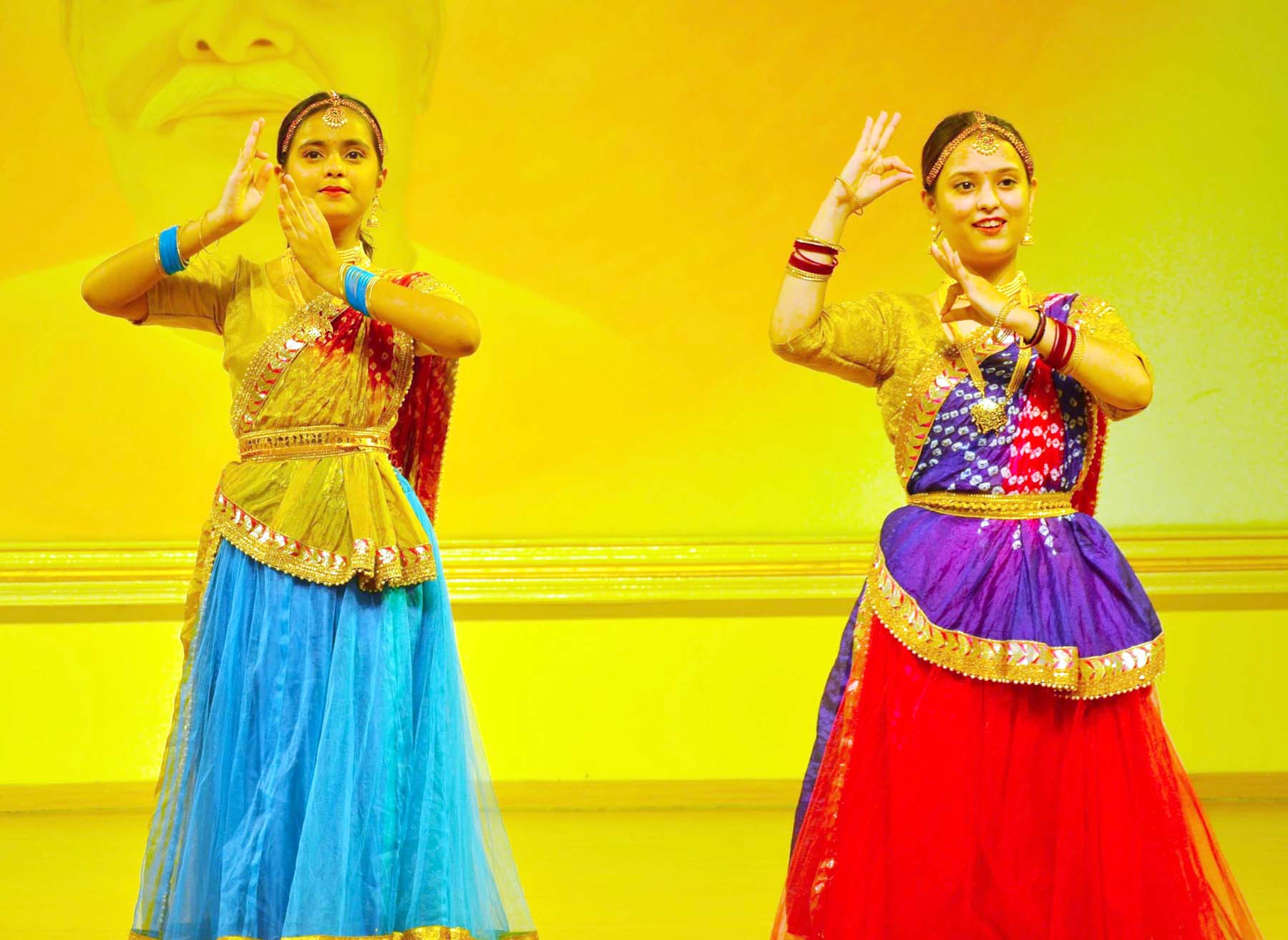 गुरुग्राम के बोहड़ाकलां स्थित ओआरसी में आयोजित कार्यक्रम में नृत्य करते बच्चे।