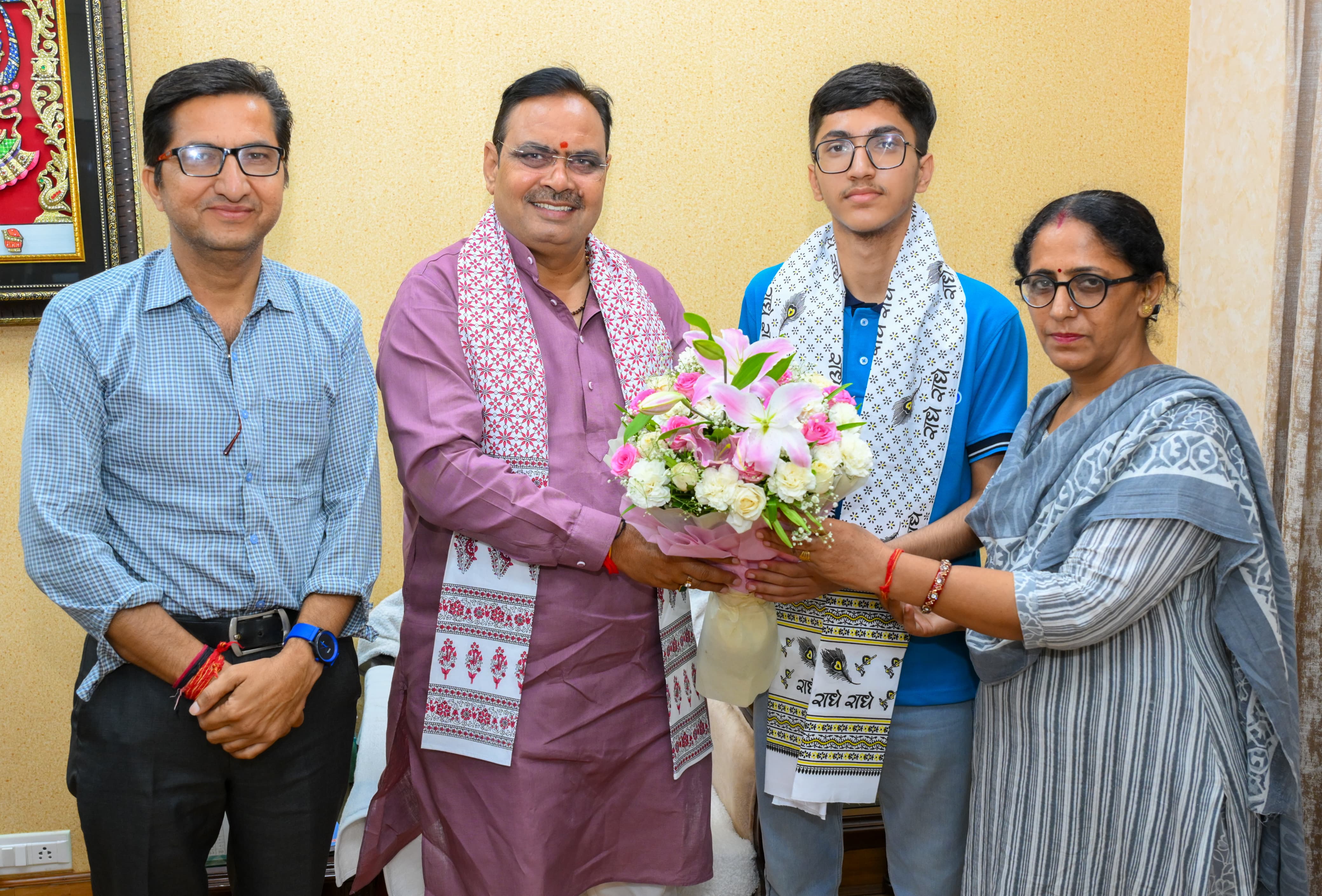नीट-2025 टॉपर महेश कुमार ने मुख्यमंत्री भजनलाल शर्मा से की भेंट्र नीट-2025 टॉपर महेश कुमार ने मुख्यमंत्री भजनलाल शर्मा से की भेंट्र