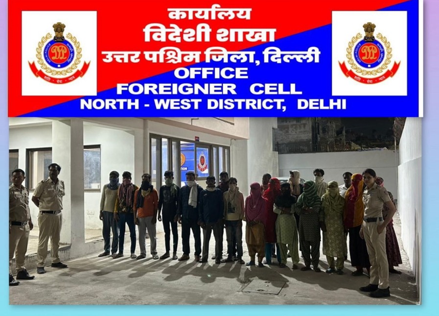 पकड़े गए बांग्लादेशियों की फोटो पकड़े गए बांग्लादेशियों की फोटो