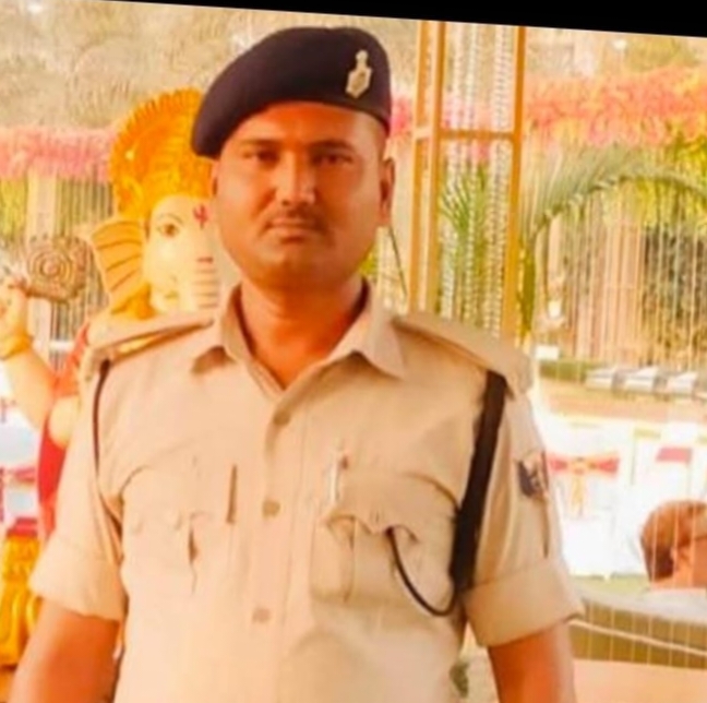 फ़रार पुलिसकर्मी