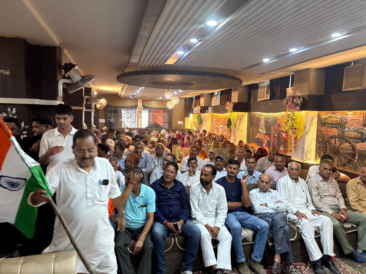 ऑपरेशन सिंदूर में बहादुरी दिखाने वाले सैनिकों को कांग्रेस ने दी श्रद्धांजलि, जय हिंद यात्रा में दिखा देशभक्ति का उत्साह ऑपरेशन सिंदूर में बहादुरी दिखाने वाले सैनिकों को कांग्रेस ने दी श्रद्धांजलि, जय हिंद यात्रा में दिखा देशभक्ति का उत्साह