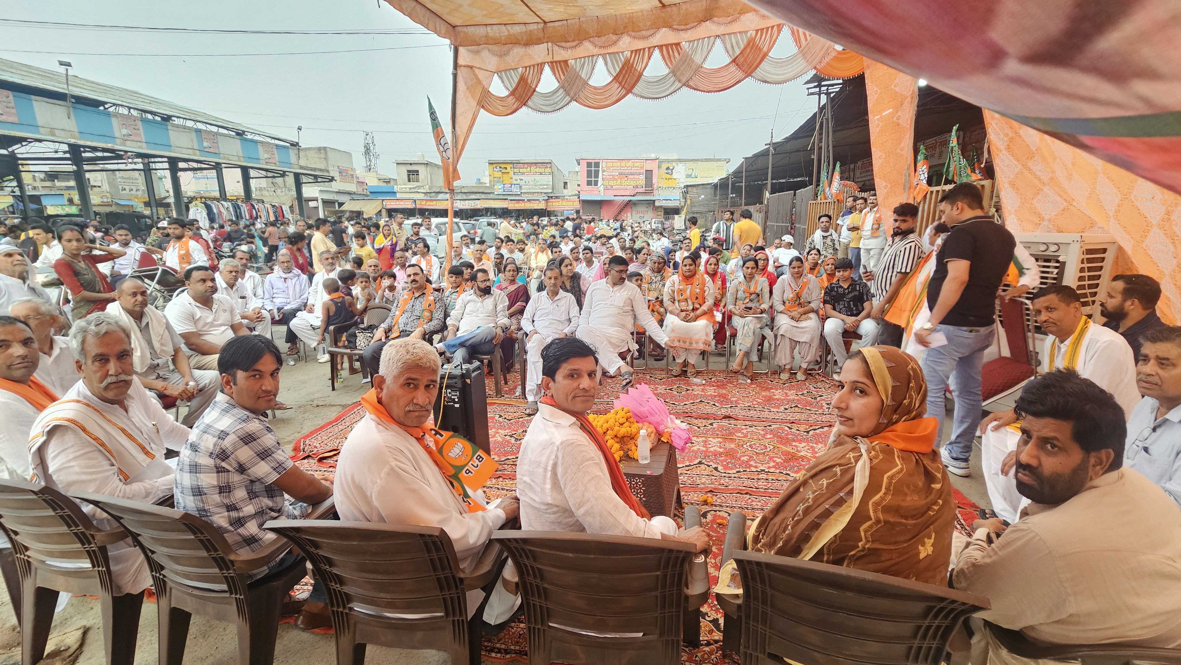 अनाज मंडी बहादुरगढ़ में जनसभा को संबोधित करते भाजपा नेता। अनाज मंडी बहादुरगढ़ में जनसभा को संबोधित करते भाजपा नेता।