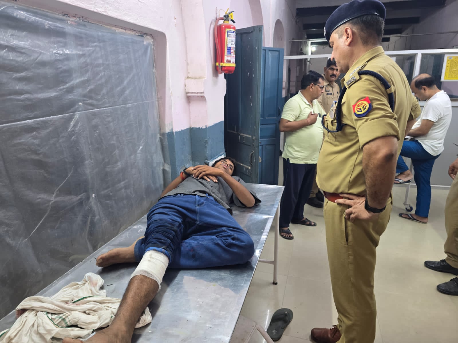 मुठभेड़ में घायल बदमाश मुठभेड़ में घायल बदमाश