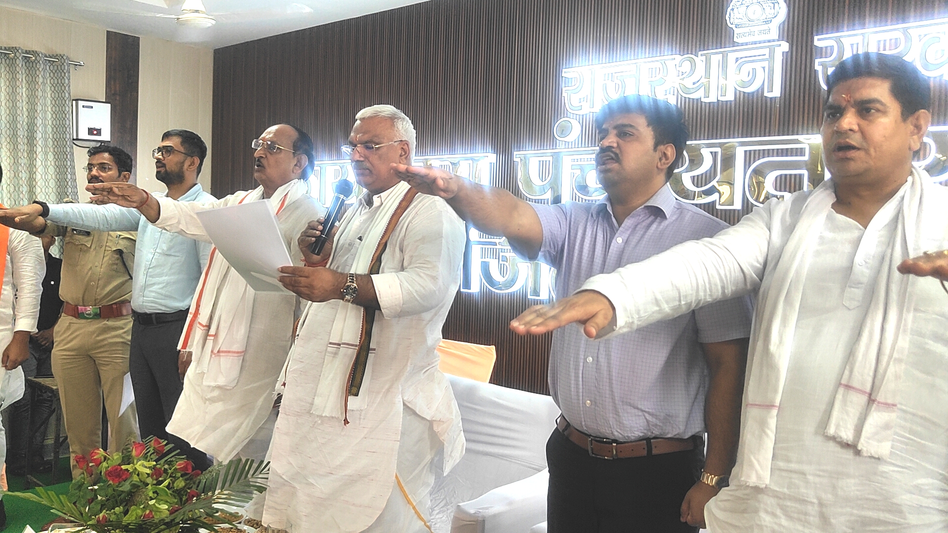आमजन को करें जागरुक, पारम्परिक जलस्रोतों का करें रखरखाव : बेढम आमजन को करें जागरुक, पारम्परिक जलस्रोतों का करें रखरखाव : बेढम