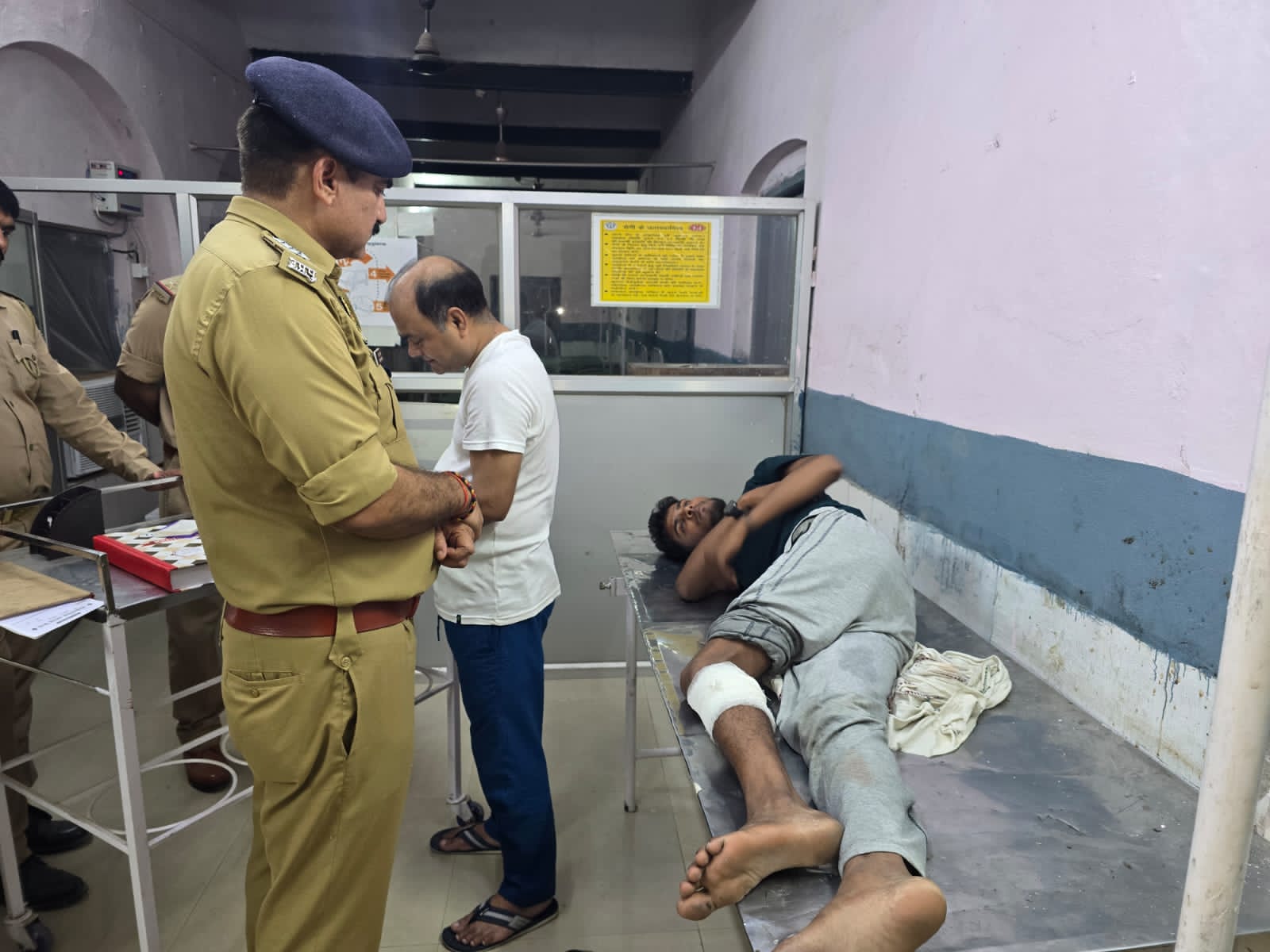 मुठभेड़ में घायल बदमाश 2 मुठभेड़ में घायल बदमाश 2
