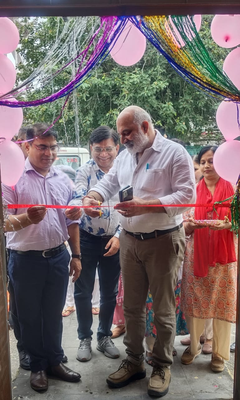 मुरादाबाद में डायरिया रोको अभियान का शुभारम्भ पर फीता काटते मुख्य चिकित्सा अधिकारी डॉ कुलदीप सिंह। मुरादाबाद में डायरिया रोको अभियान का शुभारम्भ पर फीता काटते मुख्य चिकित्सा अधिकारी डॉ कुलदीप सिंह।