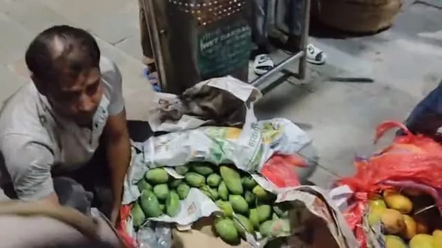 मालदा में आरोपी गिरफ्तार शराब तस्करी में मालदा में आरोपी गिरफ्तार शराब तस्करी में