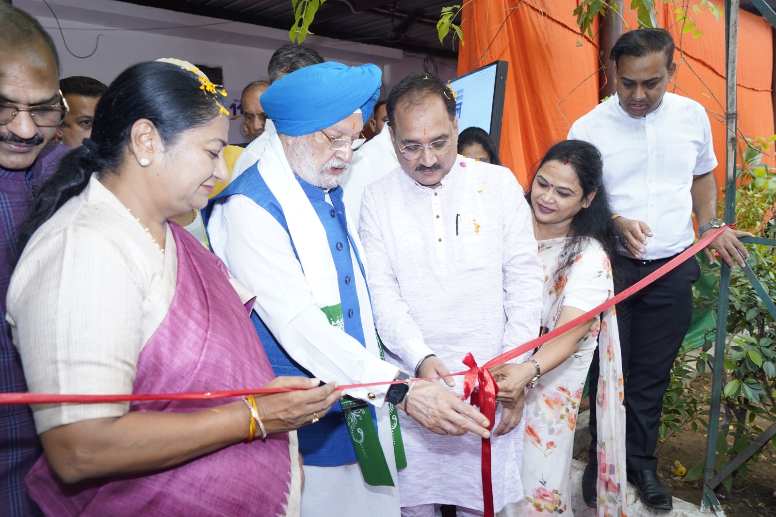 दिल्ली की मुख्यमंत्री रेखा गुप्ता , सरदार हरदीप सिंह पुरी और वीरेंद्र सचदेवा दिल्ली की मुख्यमंत्री रेखा गुप्ता , सरदार हरदीप सिंह पुरी और वीरेंद्र सचदेवा