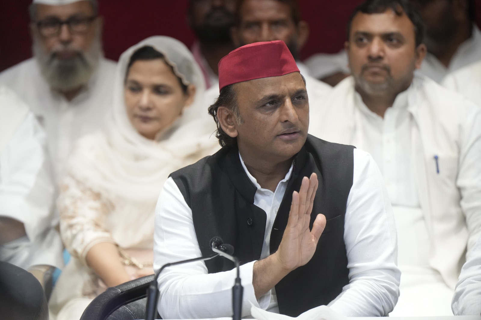 समाजवादी पार्टी के राष्ट्रीय अध्यक्ष अखिलेश यादव समाजवादी पार्टी के राष्ट्रीय अध्यक्ष अखिलेश यादव