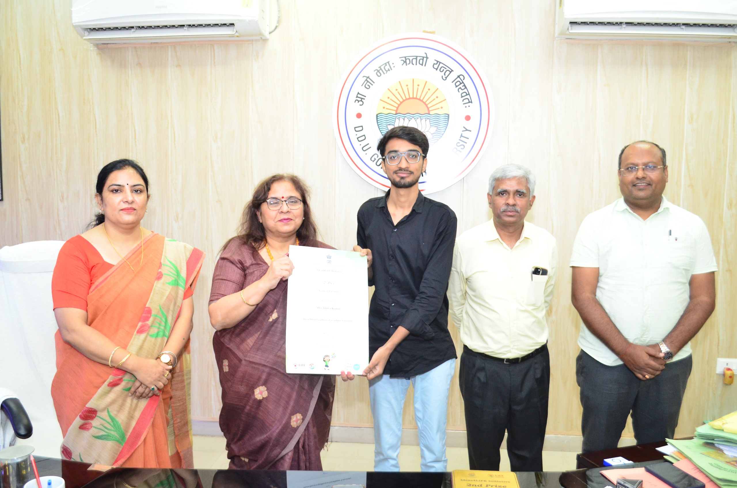 बचाएं ऊर्जा विषय पर राष्ट्रीय प्रतियोगिता में ऑल इंडिया रैंक 2 प्राप्त करने वाले छात्र आदित्य कुमार ने की कुलपति प्रो. पूनम टंडन से भेंट* बचाएं ऊर्जा विषय पर राष्ट्रीय प्रतियोगिता में ऑल इंडिया रैंक 2 प्राप्त करने वाले छात्र आदित्य कुमार ने की कुलपति प्रो. पूनम टंडन से भेंट*
