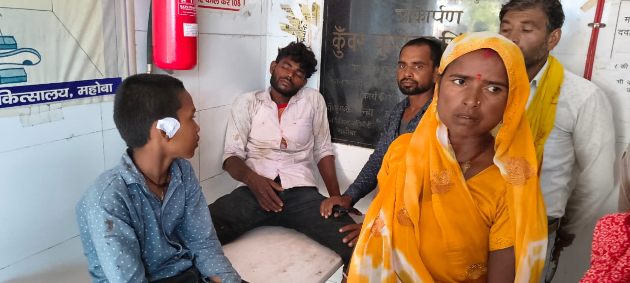 कार सवार घायल कार सवार घायल