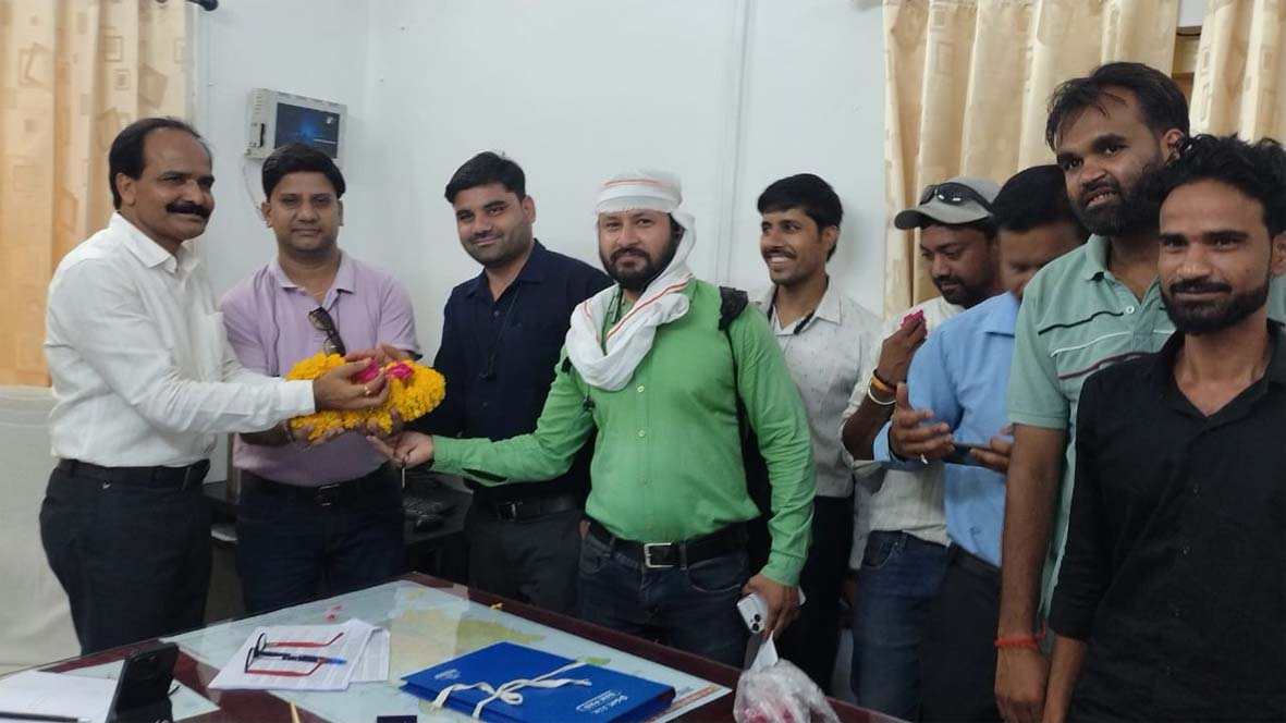 कटौती से त्रस्त लोगों की कटौती से त्रस्त लोगों की
