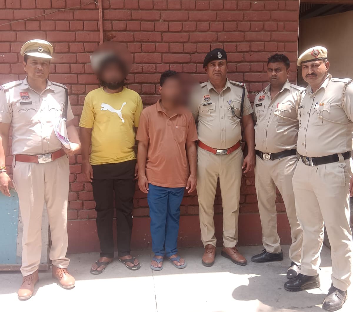 हत्या के मामले के आरोपी पुलिस की हिरासत में हत्या के मामले के आरोपी पुलिस की हिरासत में