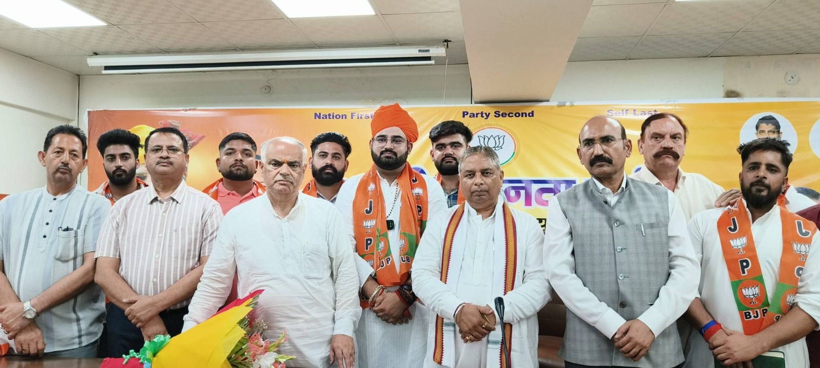रियासी से पिछड़े वर्ग के प्रमुख नेता वैभव रुकवाल सैकड़ों समर्थकों के साथ भाजपा में शामिल हुए रियासी से पिछड़े वर्ग के प्रमुख नेता वैभव रुकवाल सैकड़ों समर्थकों के साथ भाजपा में शामिल हुए