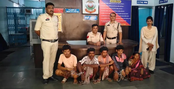 पुलिस के गिरफ्त में आरोपीगण पुलिस के गिरफ्त में आरोपीगण
