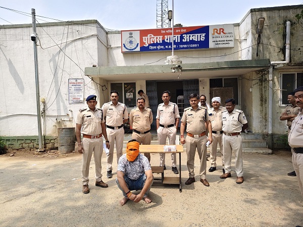 पुलिस ने 25 हजार रूपये के इनामी बदमाश को हथियार सहित पकड़ा पुलिस ने 25 हजार रूपये के इनामी बदमाश को हथियार सहित पकड़ा