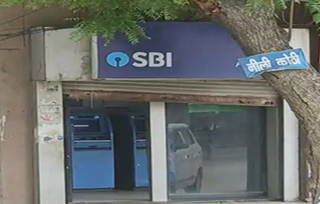 सोनीपत: ओल्ड डीसी रोड स्थित स्टेट बैंक ऑफ इंडिया के एटीएम सोनीपत: ओल्ड डीसी रोड स्थित स्टेट बैंक ऑफ इंडिया के एटीएम