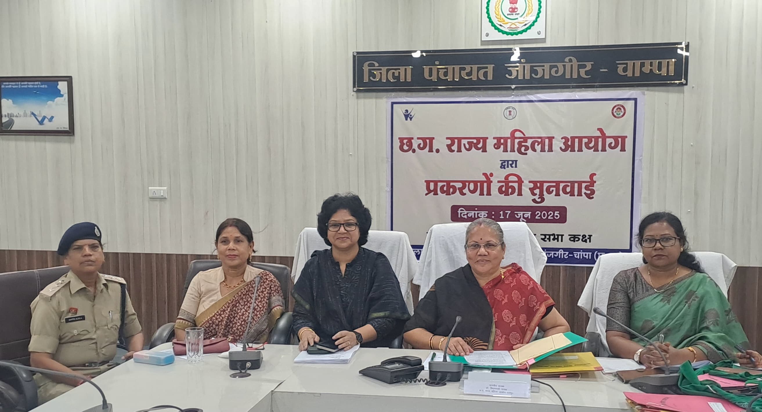 छत्तीसगढ़ राज्य महिला आयोग की अध्यक्ष एवं सदस्यों ने प्रकरणों की जनसुनवाई छत्तीसगढ़ राज्य महिला आयोग की अध्यक्ष एवं सदस्यों ने प्रकरणों की जनसुनवाई